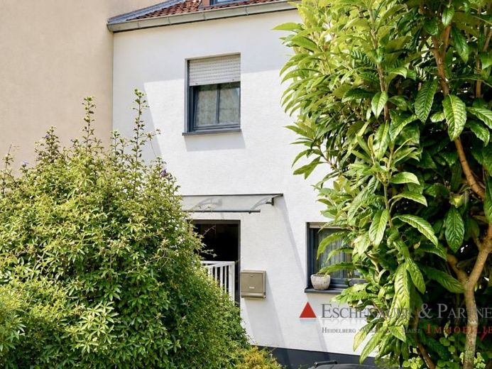 Wonen op meerdere niveaus – Charmante splitlevel-rijwoning met terras & tuin in Heidelberg – Foto 1