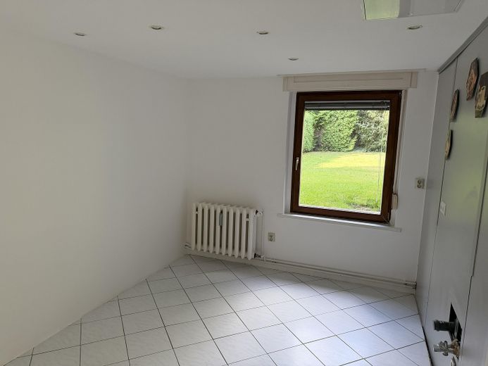 Provisionsfrei: Gepflegte DHH in Top-Lage Biesdorf – 160m² Gesamtfläche – Souterrain Zimmer 1 Hobbyraum
