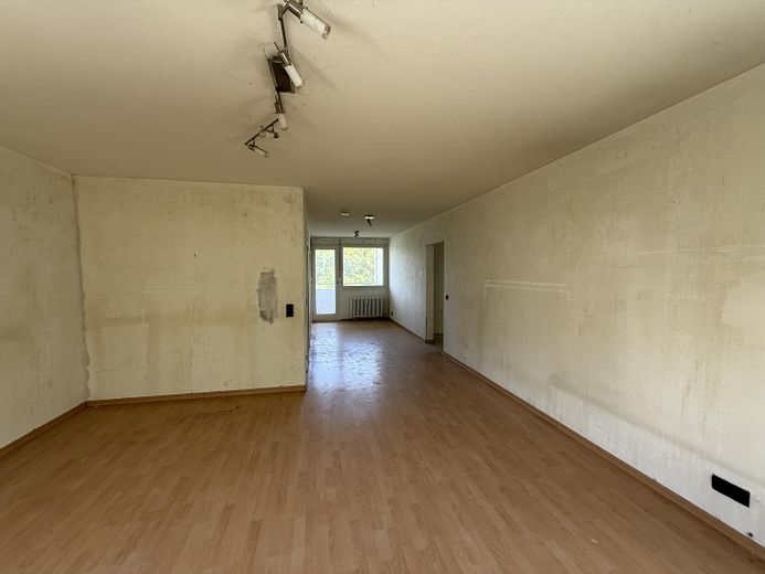 ***Direkt vom Eigentümer*** Großzügige Wohnung mit 2 Balkonen und Weitblick am Waldrand – Wohn- / Esszimmer