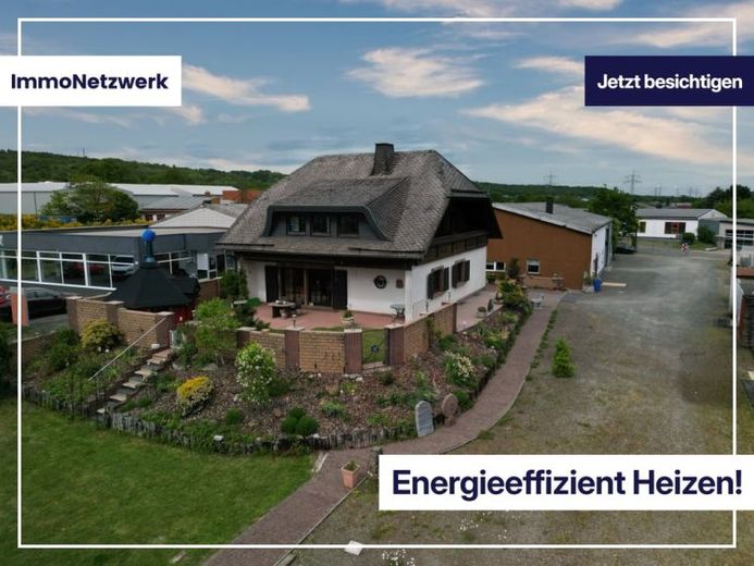 Einfamilienhaus mit toller Gartenanlage und vielseitig nutzbarer Lagerhalle im Gewerbegebiet – फोटो 1