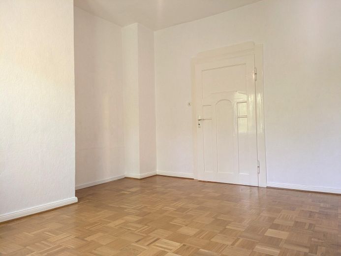Charmant chez-soi ou investissement : emplacement central, sans commission – Wohnzimmer