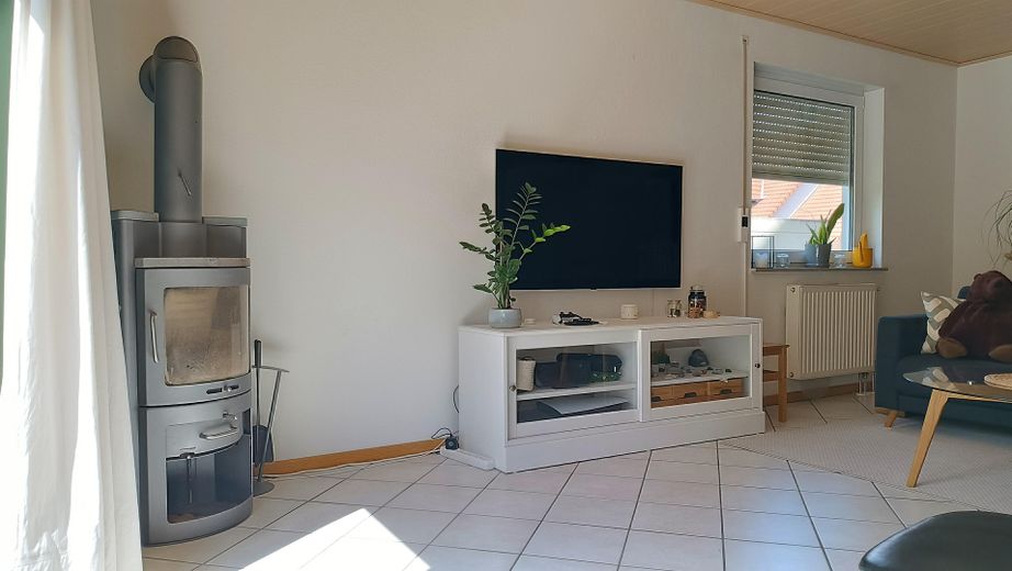 Komisyonsuz: Niefern-Öschelbronn’da bahçeli ikiz ev – Wohnzimmer