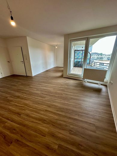 Großzügige 4,5-Zimmer-Wohnung mit ca. 135 m², Balkon, 2 Bädern, Aufzug und Garage in Düsseldorf-Bilk – Esszimmer/Balkon