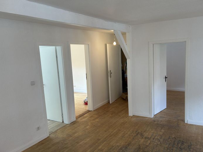 %8,6 getiri sağlayan, merkezi ve pastoral eski şehir konumunda çok aileli konut binası – Wohnzimmer Wohnung 3