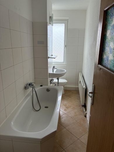 Helle, zentrumsnahe Wohnung mit Wannenbad – Badzimmer