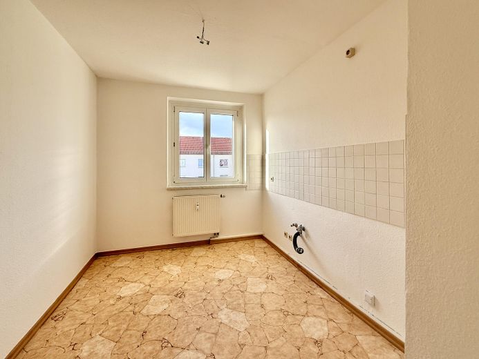 Helle 2-Raum-Wohnung mit Balkon und Blick auf die Elbhänge - 830€ Gesamtmiete inkl. Stellplatz – Küche