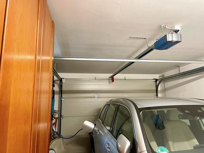 Garage mit Wallbox für E-Auto