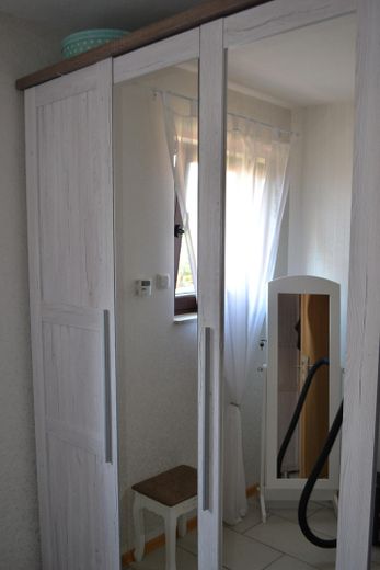Doppelhaushälfte / Mehrgenerationenhaus / Mehrfamilienhaus / Haus – DG Zimmer