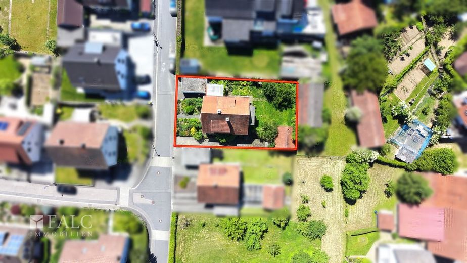 Alles was das Eigentum begehrt! Idyllisches Einfamilienhaus mit viel Potenzial - FALC Immobilien – Ihre Fläche!