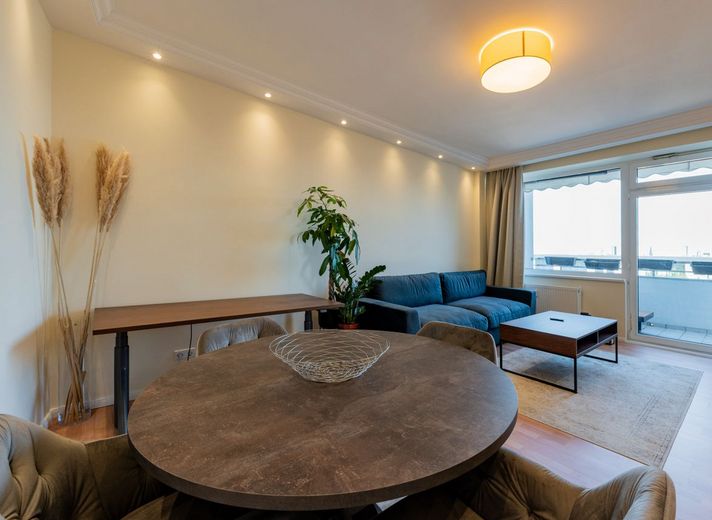 Appartamento completamente ristrutturato al 7° piano con balcone e vista panoramica – libero e senza provvigione – 4