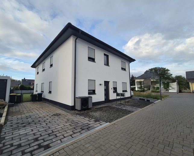 Nieuwbouw! Luxe 8-kamer-twee-onder-een-kaphuis te koop! – Foto 1