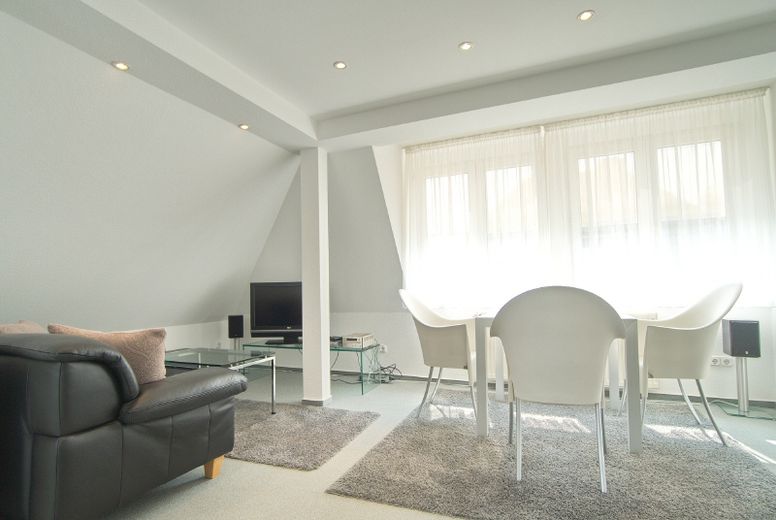 Komfortable, hochwertig und modern eingerichtete Wohnung in ruhiger und guter Wohnlage, schöne Hotelalternative für Business-Mieter – 1fba557bf8a2b1c25e5b27518a4747f3f8efeb73.jpg