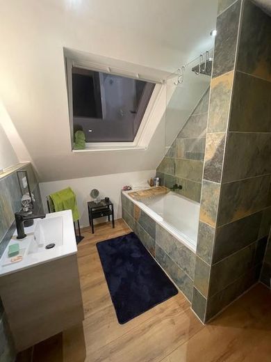 Bad mit Badewanne OG