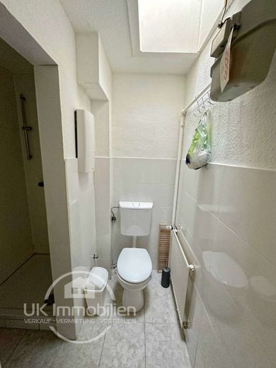 Voll- oder Teilmöbliert, Furnished, passend für 3er WG! Passender Grundriss! – Duschbad