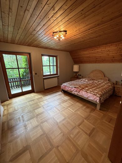 Wohnen mit Charakter: Charmantes Einfamilienhaus mit großem Garten & Kamin – Schlafen OG