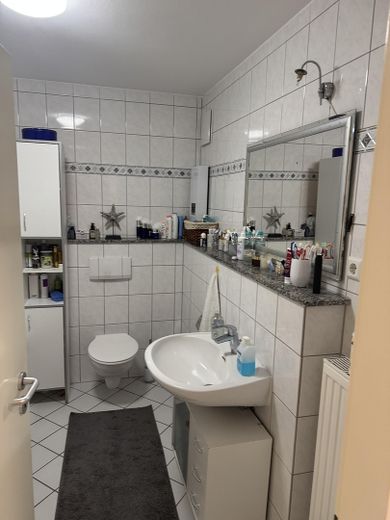 Appartamento adatto alle famiglie con tre locali – Bad Bild 3