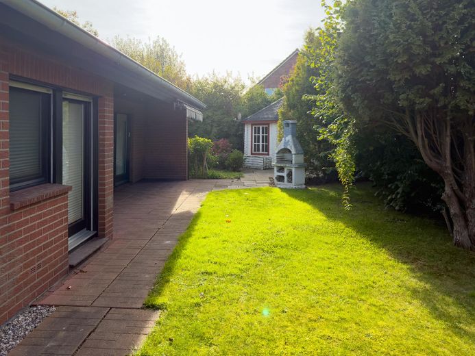 Bungalow ben tenuto a Marne con tetto nuovo, giardino appartato, camino e impianto fotovoltaico – Garten