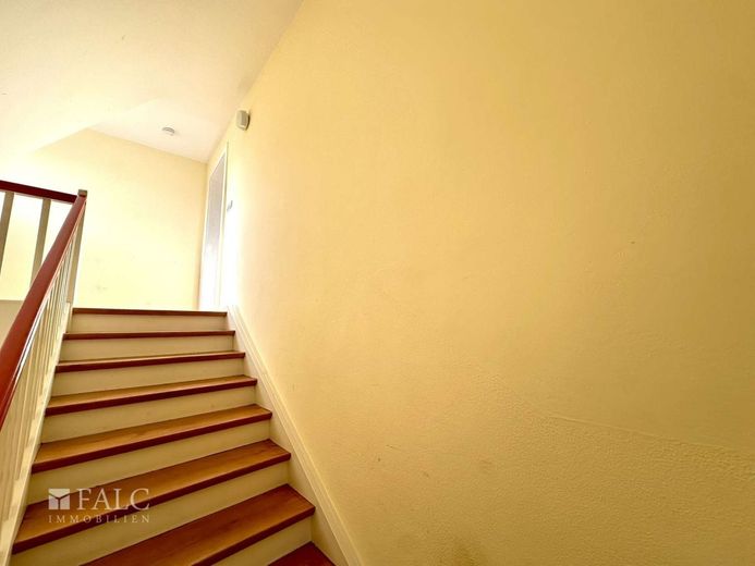 Historisches Ambiente: Großzügige DG-Wohnung! – Treppenhaus