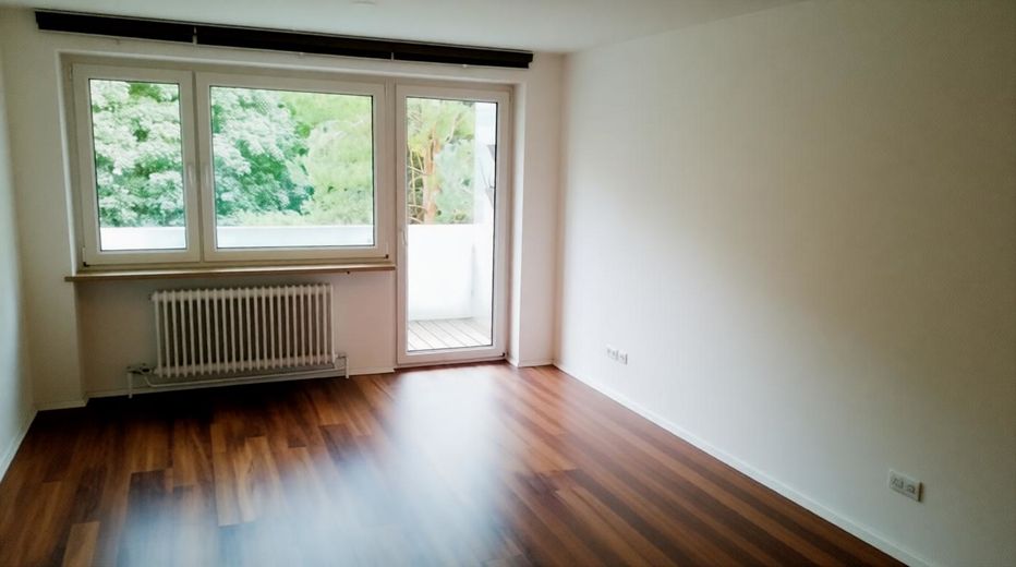 Appartamento di 2 locali con loggia e bagno con luce naturale | libero da settembre 2026 – Wohnzimmer