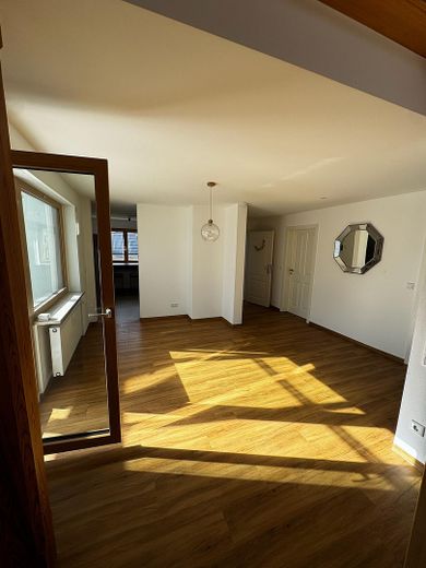 Mieszkanie dwupoziomowe z antresolą, ogrodem zimowym i widokiem na Walberla – Essbereich