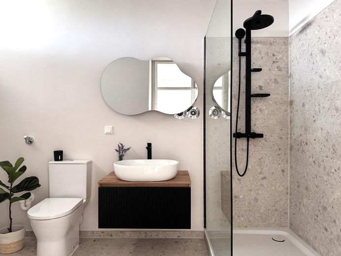 *ZONDER COURTAGE* Stijlvol gemoderniseerd 2-kamer appartement met droomuitzicht & groot zonnebalkon – Foto 4