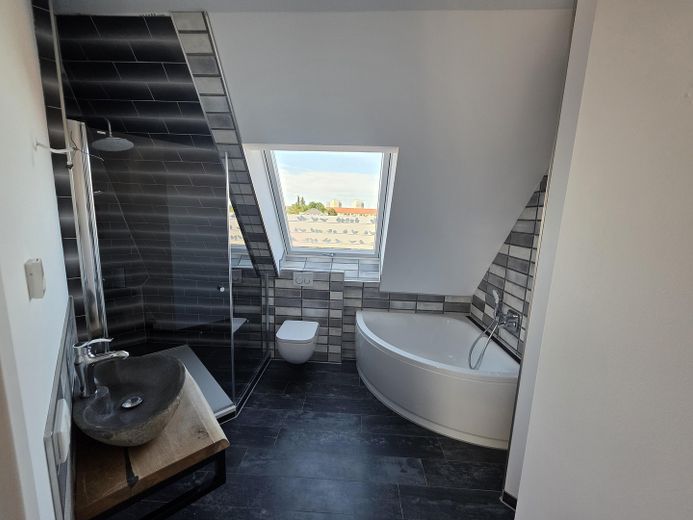 Unica a Lipsia – stravagante appartamento in torre presso il parco Abtnaundorfer con vista panoramica – Designer Bad im Dachgeschoss