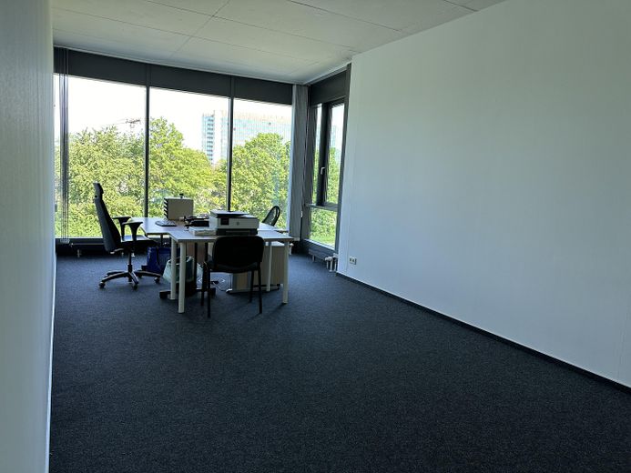 MARIENBORN: Helles, modernes Büro (€ 12,50/qm) gegenüber ZDF mit optimaler Anbindung – Raum 2-15