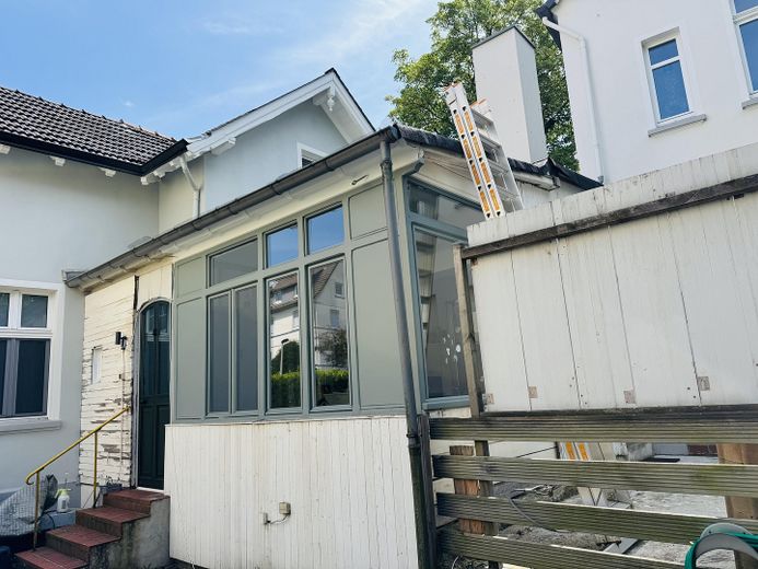 Seitenausgang, Haupthaus