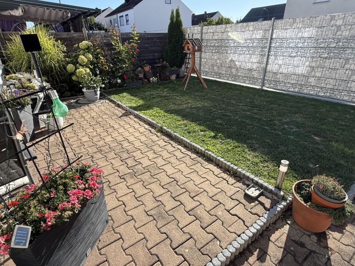 ***Curata casa bifamiliare ai margini del centro abitato di Illerberg*** – Terrasse/Garten Süden