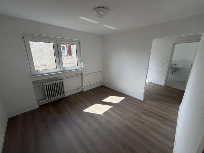 renoviertes Haus 4 Zimmer Küche Bad mit Hof und Garage Worms Abenheim – Zimmer