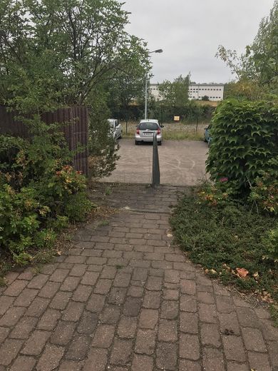 Treppe zum Parkplatz