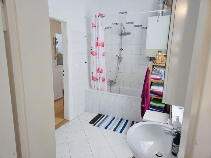 3-Zimmer Etagenwohung 1.550€ zur Miete im Stuttgarter Westen – Badezimmer