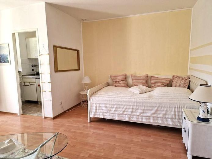 Möblierte, helle 1-Zimmer-Wohnung mit Südloggia in absolut ruhiger und dennoch zentraler Lage! – Foto 3