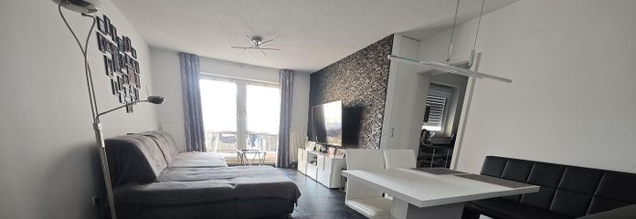 Wohnzimmer mit Essbereich