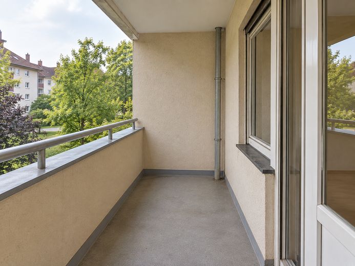 Renovierungsobjekt für große Familie/Kapitalanleger – 4/5-Zimmer-Erdgeschosswohnung Nieder-Eschbach – 1