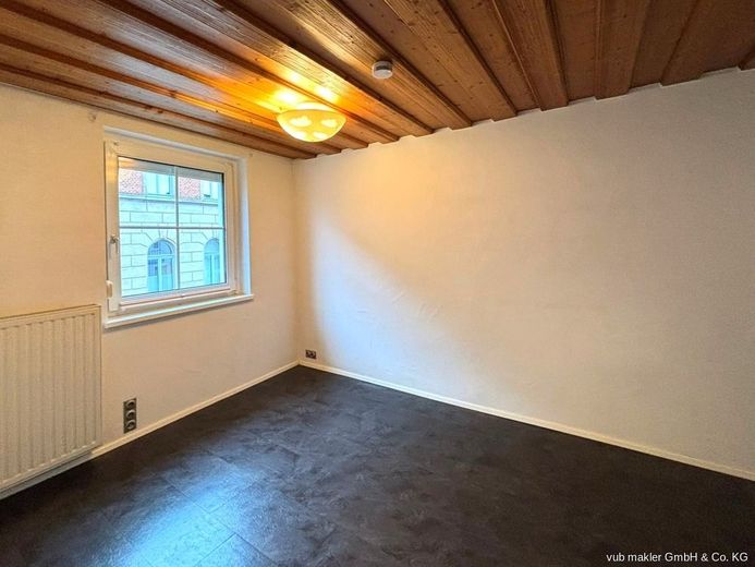 Reihenmittelhaus in zentraler Lage von Naila bietet ein großzügiges Zuhause – VUB0002349-8