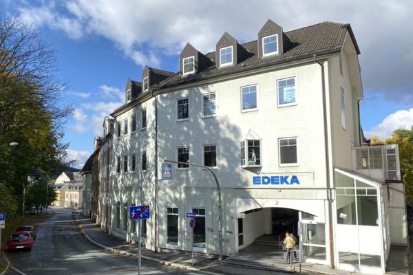 Geschäftshaus im Zentrum von Oelsnitz/V., ca. 3.800 m² vermietbare Fläche, Tiefgarage, Aufzug