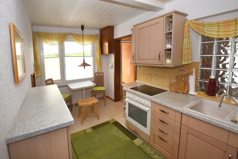 Mały dom jednorodzinny w stylu bungalow – Küche 