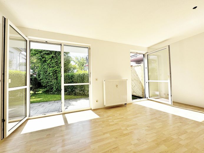 Wohnz. - Blick in den Garten