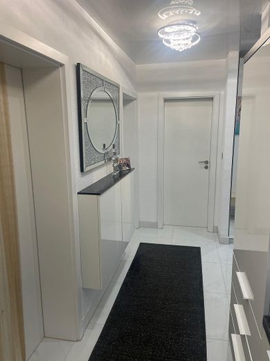¡Moderno piso de 3 habitaciones con plaza de aparcamiento en garaje subterráneo y ubicación privilegiada – ¡SIN COMISIÓN y disponible de inmediato! – Foto 3