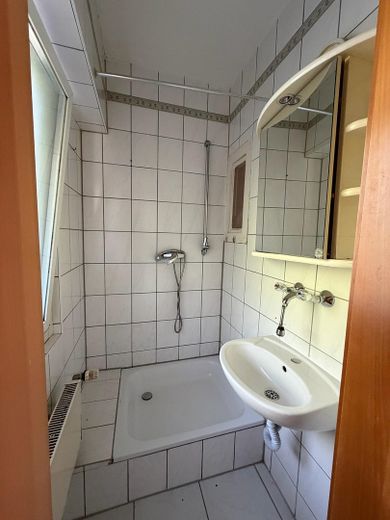Stuttgart Süd Bestlage - 2-Zimmer-Wohnung mit großem Balkon ins Grüne in Stuttgart-Süd – Dusche