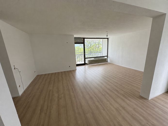 Prima occupazione dopo ristrutturazione – appartamento di 3,5 locali con cucina componibile – Wohnbereich