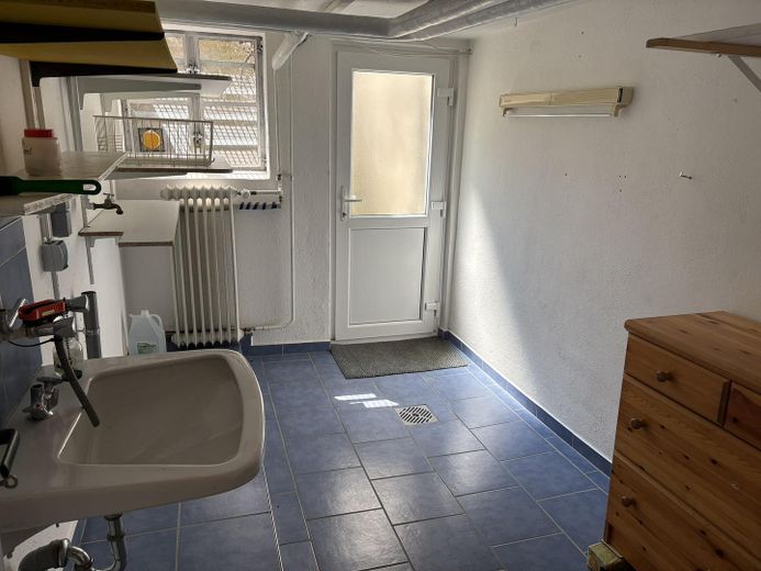 Zuhause fühlen in Reihenmittelhaus in ruhiger, familiärer Lage – Waschküche