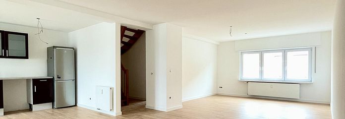 4ZKB Maisonette - Wohlfühlen auf zwei Ebenen mit großzügiger Dachterrasse – Wohnzimmer