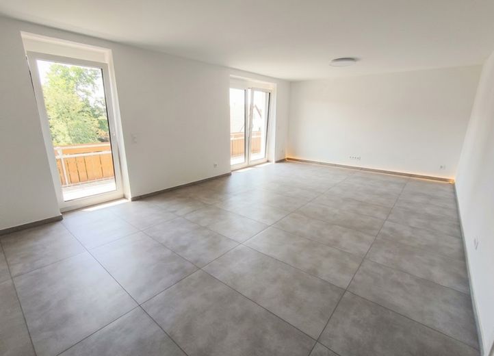 First occupancy of a completely renovated 3-room apartment with balcony, underfloor heating, garage in Brigachtal (heat pump) – Wohnzimmer