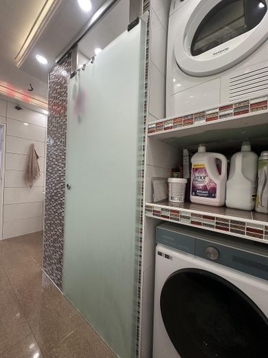 Dusche + Wasch u. Trockner