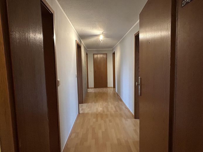 3,5-Zimmer-Wohnung zu vermieten – Flur