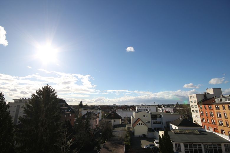 Lichtdurchflutete Komfort-Dachgeschoßwohnung für Zwei in schöner Wohnlage direkt in Neu-Isenburg – Blick von der Terrasse