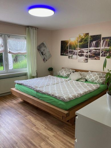 Schlafzimmer 1