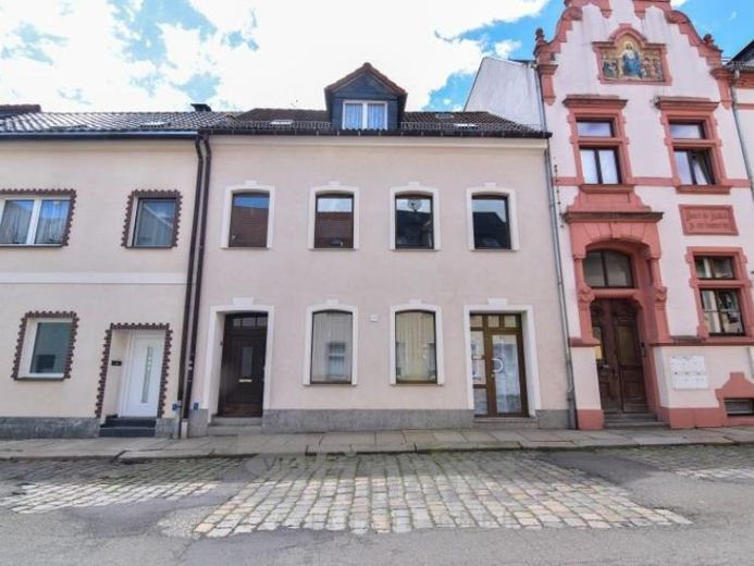Charmantes Reihenhaus in Crimmitschau – mit Garten, Terrasse und Balkon – फोटो 1